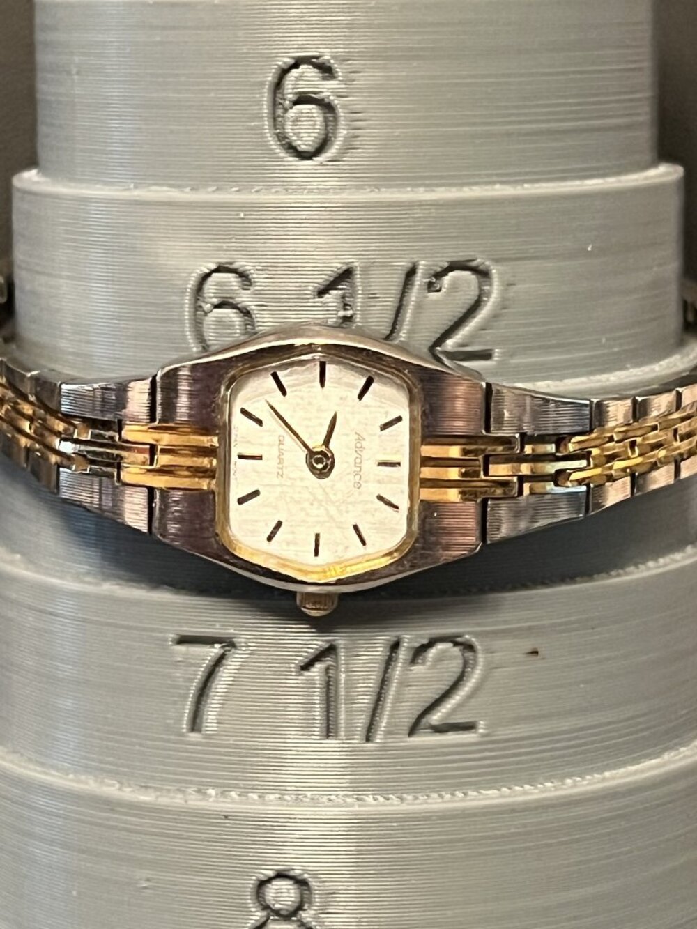 Vintage Two Tone ADVANCE QUARTZ Watch (412)